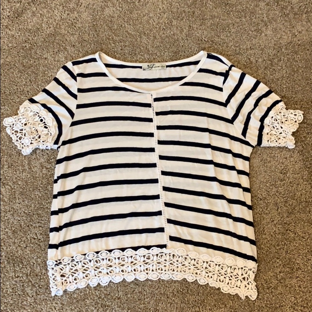 Lace striped shirt sleeve shirt